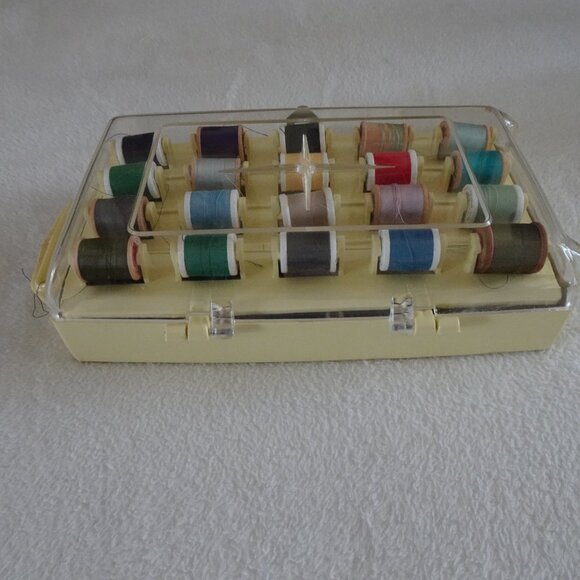 MCM Sewing Box Filled With VTG Thread & Notions William Thomas Plastic Latched - Picture 4 of 11